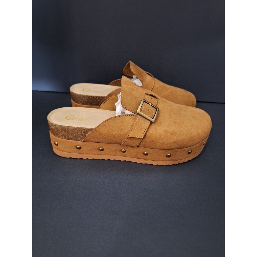 Women's Faux Suede Platform Clogs Sz 11M Buckle Tan Studded Bohemian Hippie Boho